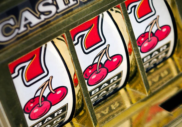 rajatogel link platform showing live-dealer tables, sportsbook, and slots on mobile app